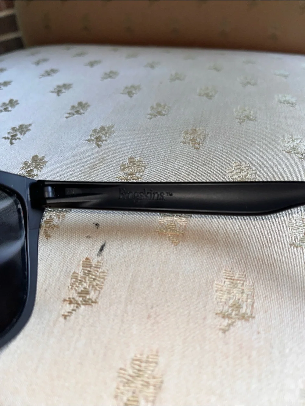 Oakley Frogskins sunglasses flawless condition